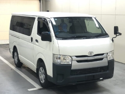 TOYOTA HIACE