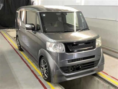 HONDA N-BOX SLASH