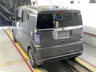HONDA N-BOX SLASH