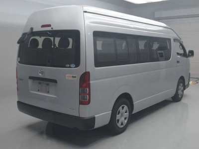 TOYOTA HIACE COMMUTER