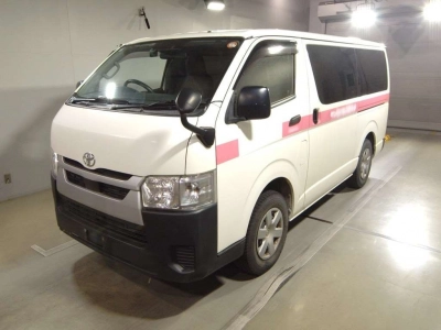 TOYOTA HIACE VAN