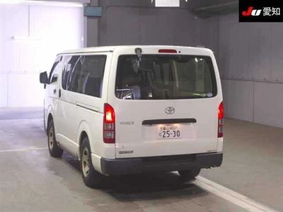 TOYOTA HIACE VAN