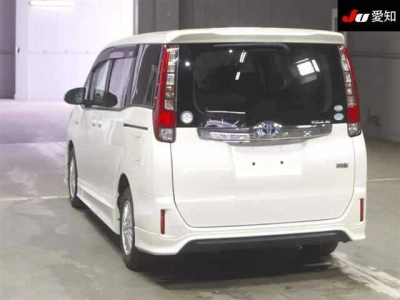 TOYOTA NOAH