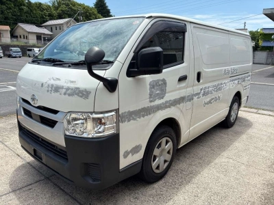 TOYOTA HIACE VAN
