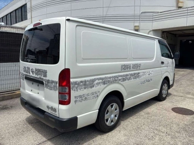 TOYOTA HIACE VAN