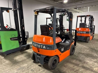 TOYOTA  FORKLIFT 