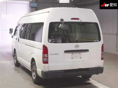 TOYOTA REGIUS VAN