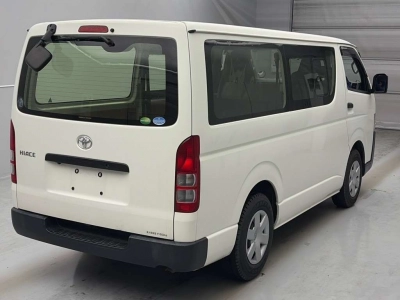 TOYOTA HIACE VAN