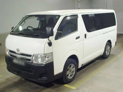 TOYOTA HIACE VAN