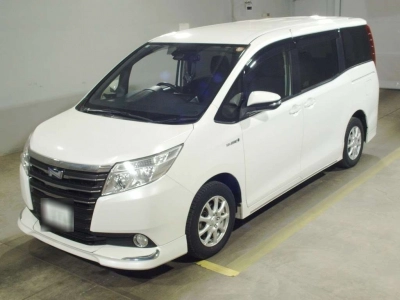 TOYOTA NOAH