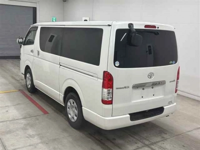 TOYOTA REGIUS VAN