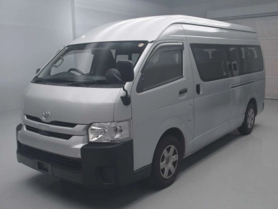 TOYOTA HIACE COMMUTER