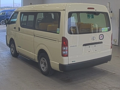 TOYOTA HIACE
