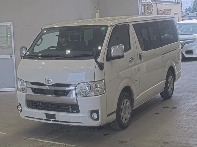 TOYOTA HIACE