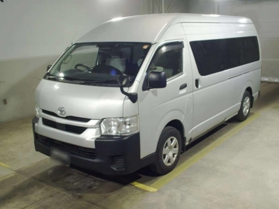 TOYOTA HIACE COMMUTER