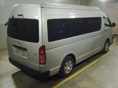 TOYOTA HIACE COMMUTER