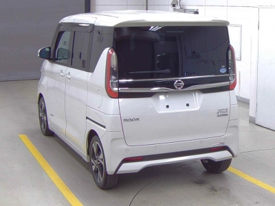 NISSAN ROOX