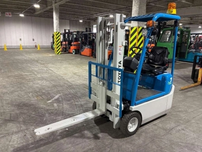 TOYOTA  FORKLIFT 