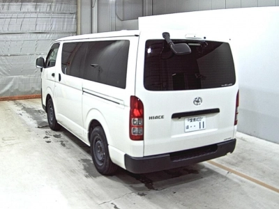 TOYOTA HIACE VAN