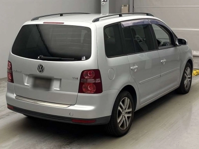 VOLKSWAGEN GOLF TOURAN