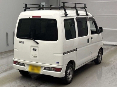 TOYOTA PIXIS VAN