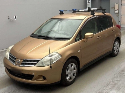 NISSAN TIIDA