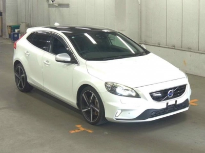VOLVO V40