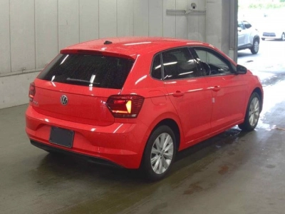 VOLKSWAGEN POLO