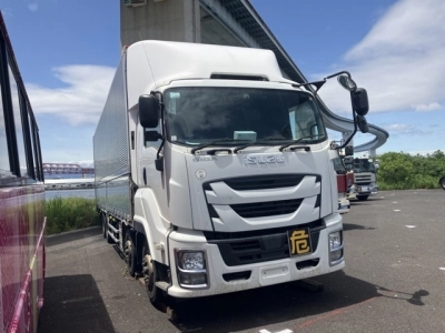 ISUZU GIGA