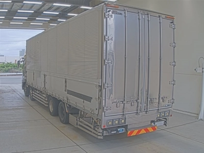 NISSAN UD