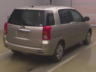 TOYOTA RAUM