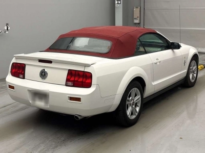 FORD MUSTANG