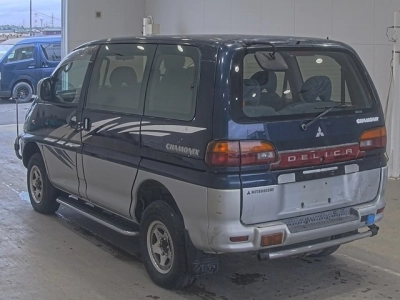 MITSUBISHI DELICA WAGON