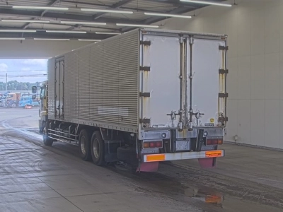 ISUZU GIGA