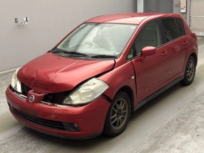 NISSAN TIIDA
