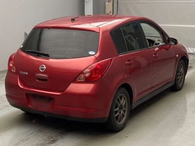 NISSAN TIIDA