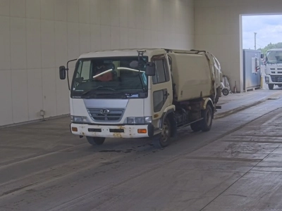 NISSAN UD