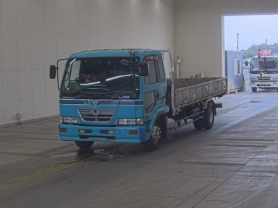 NISSAN UD