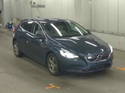 VOLVO V40