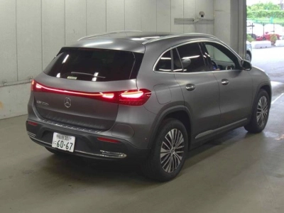 MERCEDES BENZ EQA