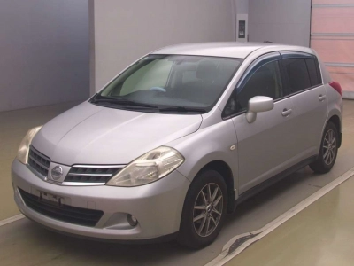 NISSAN TIIDA