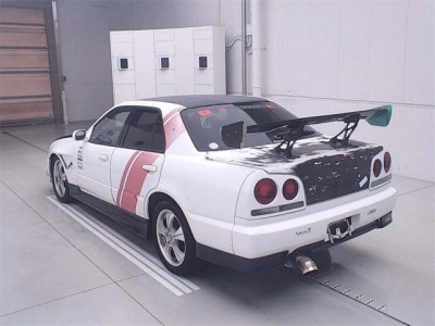 NISSAN SKYLINE