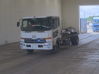NISSAN UD