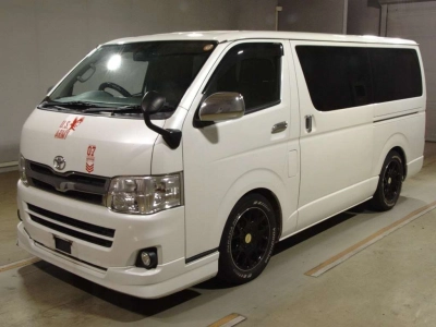 TOYOTA HIACE VAN