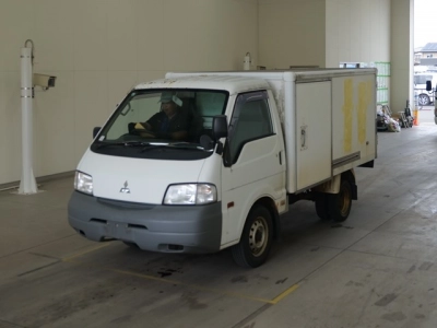 MITSUBISHI DELICA WAGON