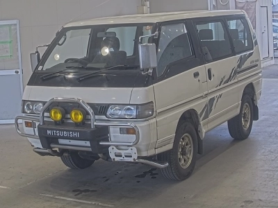 MITSUBISHI DELICA WAGON