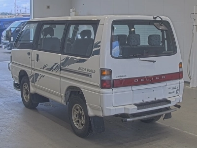 MITSUBISHI DELICA WAGON
