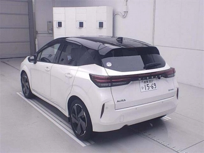 NISSAN AURA