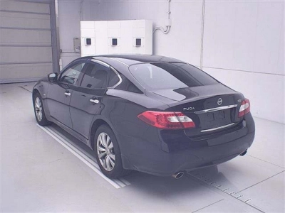 NISSAN FUGA