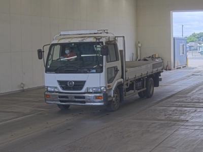 NISSAN UD